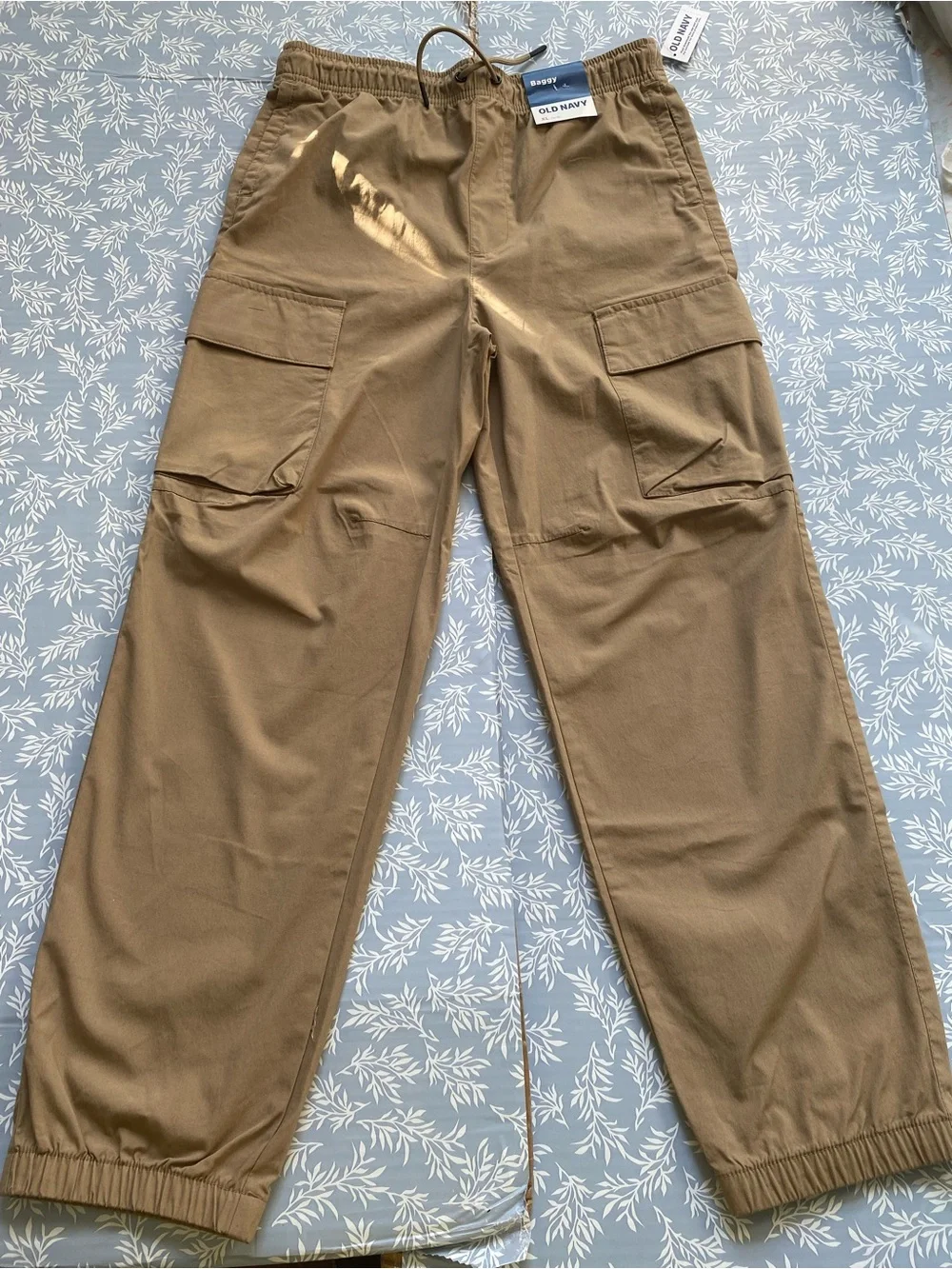 Old Navy Men's Cargo Pants in Tan